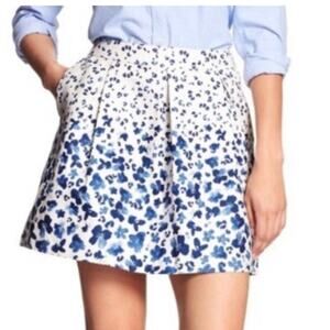 Banana Republic Mini Skirt White Blue Floral A Line Pleated Full sz 6 NWT NEW